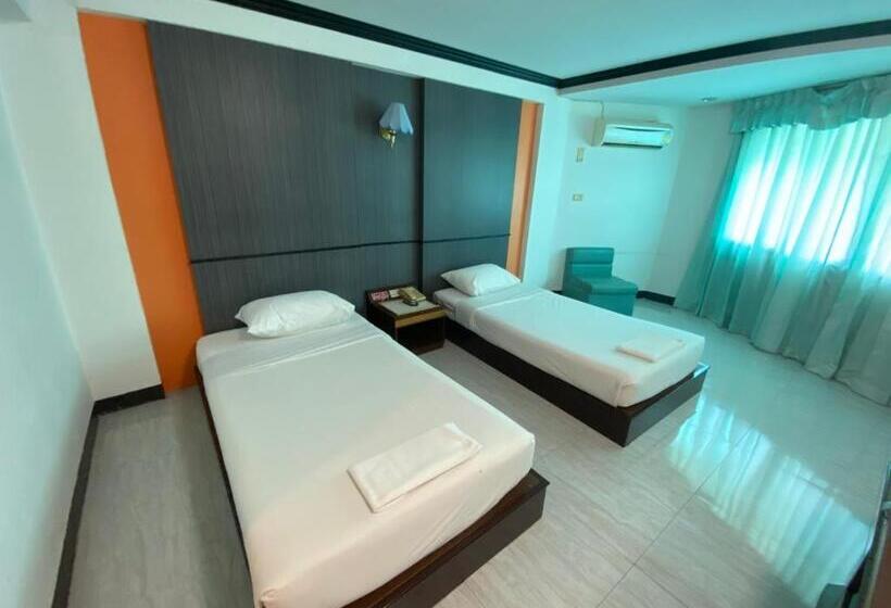 Hôtel โรงแรมโกลเด้นแกรนด์ พิษณุโลก