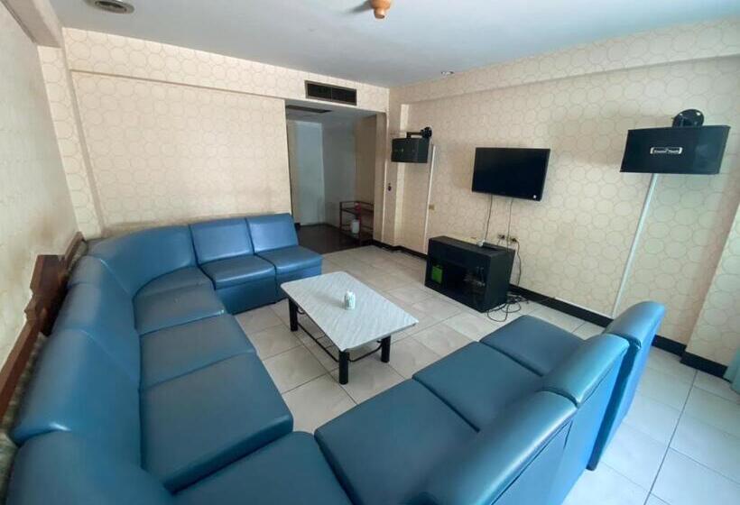 Hôtel โรงแรมโกลเด้นแกรนด์ พิษณุโลก