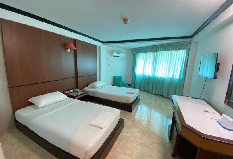 Hôtel โรงแรมโกลเด้นแกรนด์ พิษณุโลก