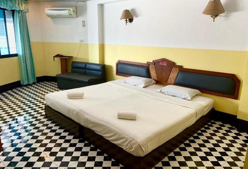 Hôtel โรงแรมโกลเด้นแกรนด์ พิษณุโลก