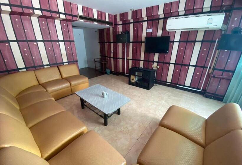 Hôtel โรงแรมโกลเด้นแกรนด์ พิษณุโลก