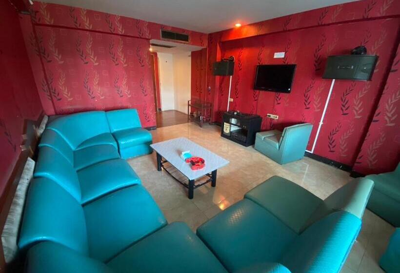 Hôtel โรงแรมโกลเด้นแกรนด์ พิษณุโลก