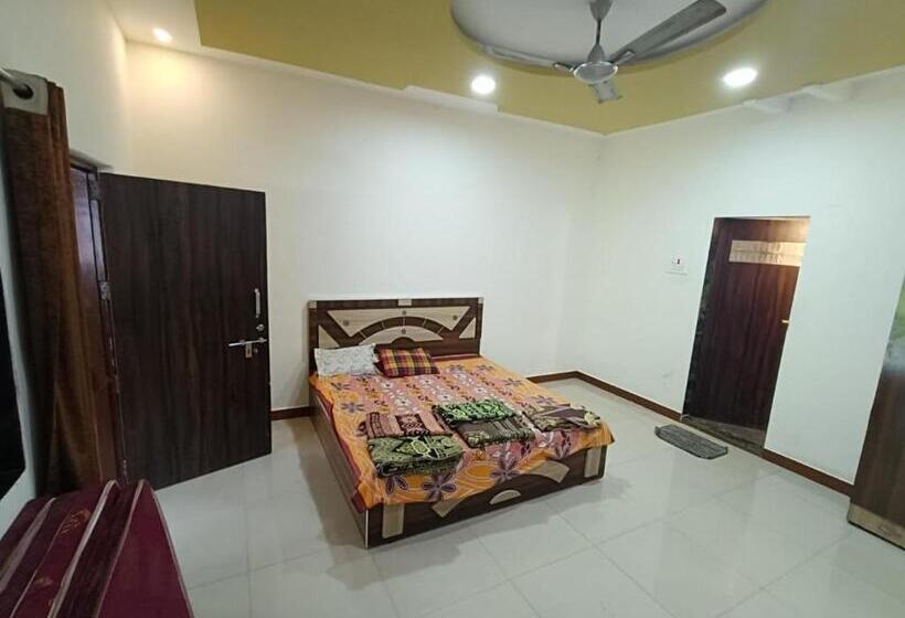 ホテル B N Farm Badlapur