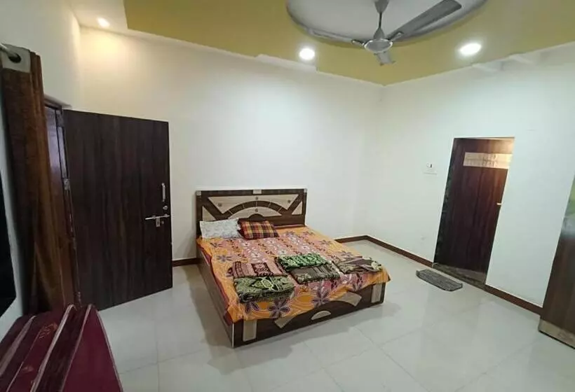 ホテル B N Farm Badlapur