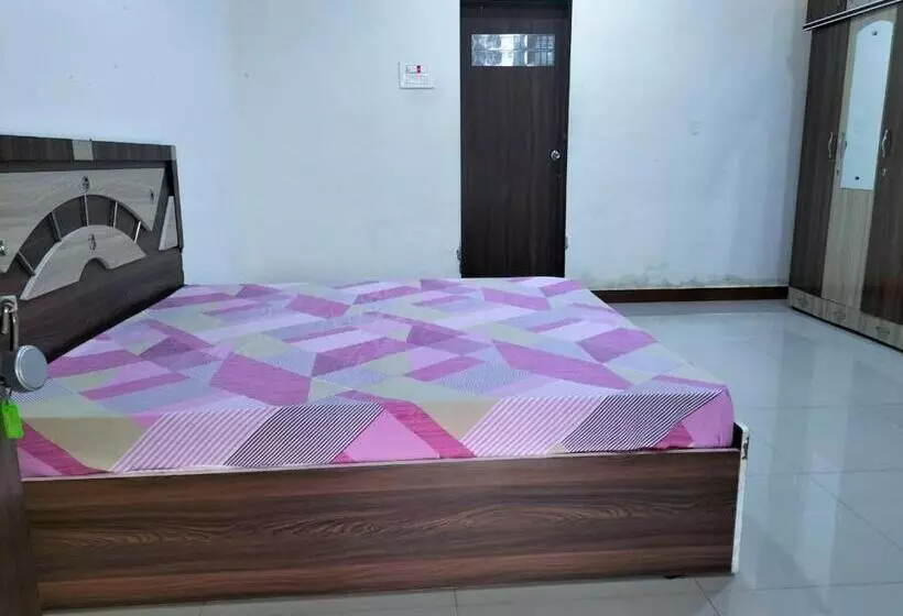 ホテル B N Farm Badlapur