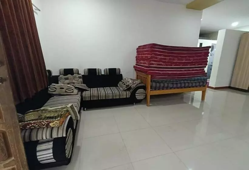 ホテル B N Farm Badlapur