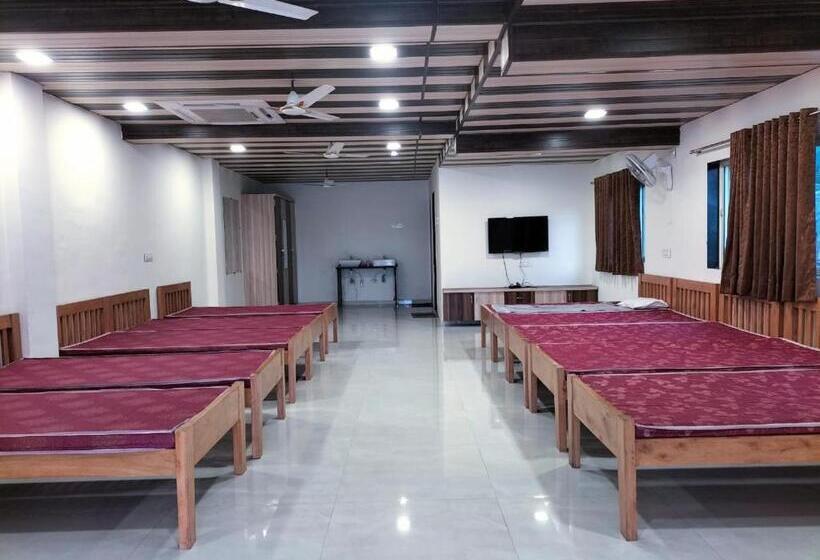 ホテル B N Farm Badlapur