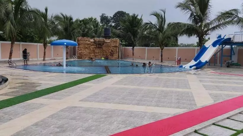 ホテル B N Farm Badlapur