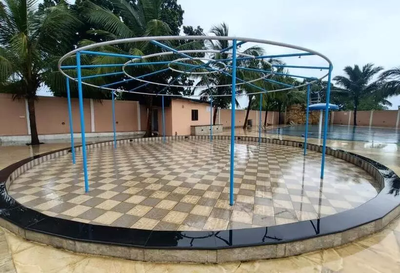 ホテル B N Farm Badlapur