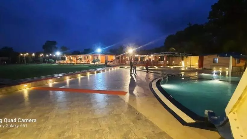 ホテル B N Farm Badlapur