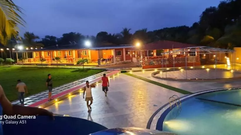 ホテル B N Farm Badlapur