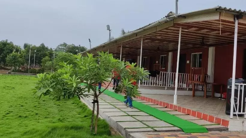 ホテル B N Farm Badlapur