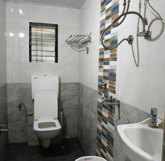 ホテル B N Farm Badlapur