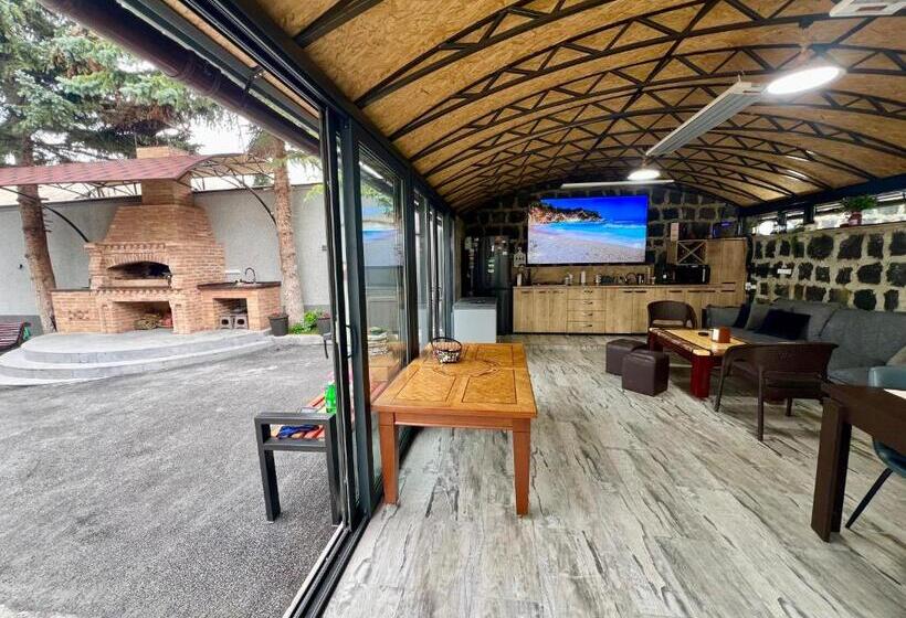 Pensjonat Rancho On Sevan Beach By Hv