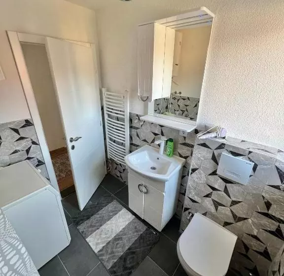 پانسیون Room Ejna 2