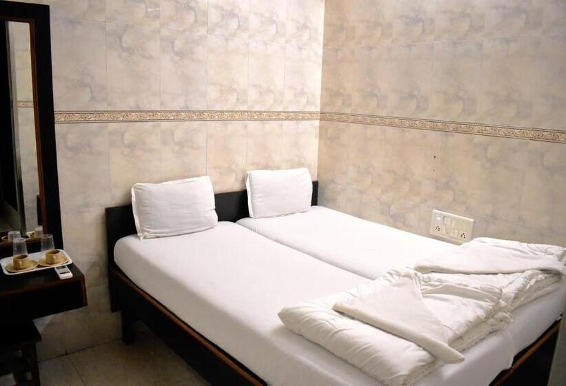 Smooth Checkin By Hotel Kamal