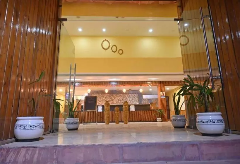 Hotelli Orchha Club And Resort   Ocr