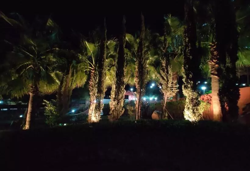 Hotelli Orchha Club And Resort   Ocr