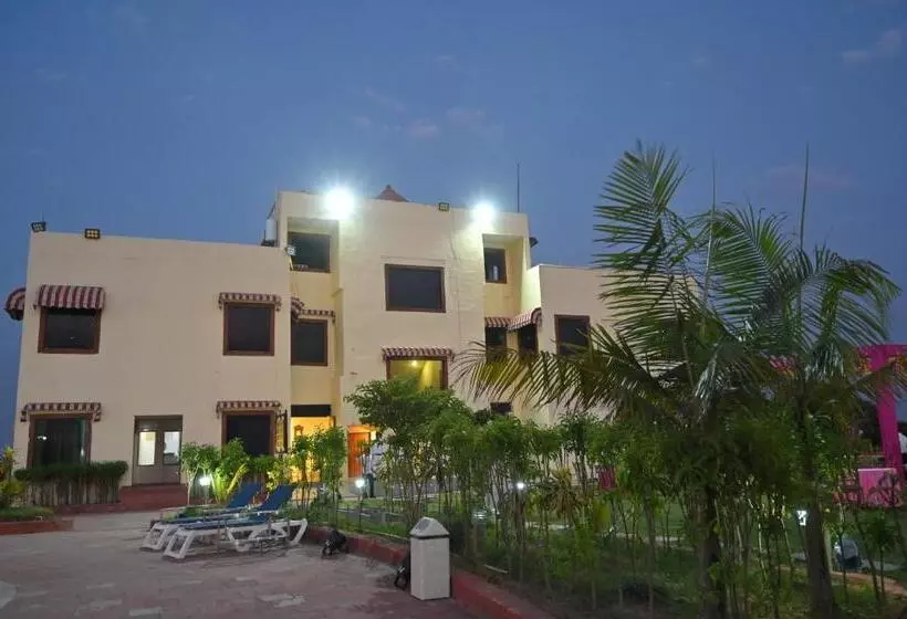 Hotelli Orchha Club And Resort   Ocr