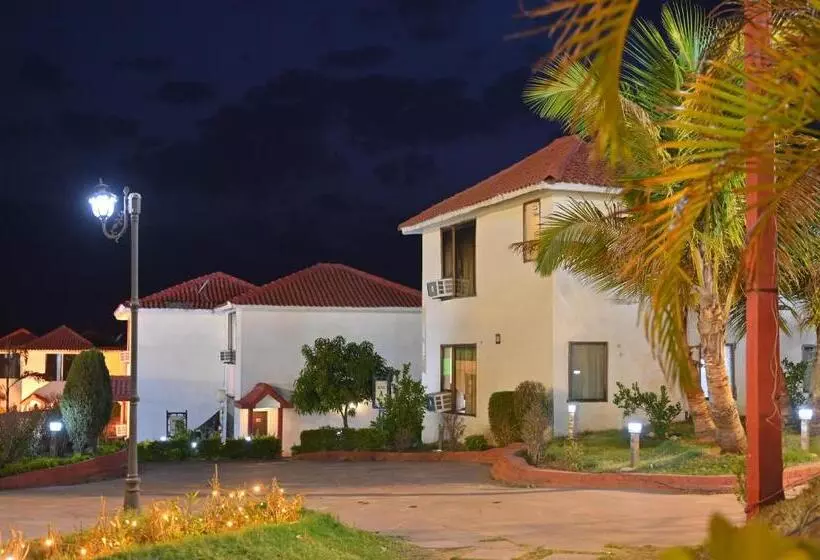 Hotelli Orchha Club And Resort   Ocr