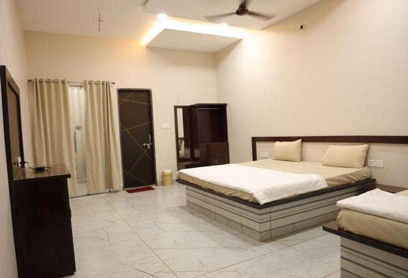 Navkar Palace Hotel & Resort, Sanawad