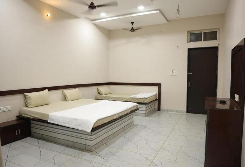 Navkar Palace Hotel & Resort, Sanawad