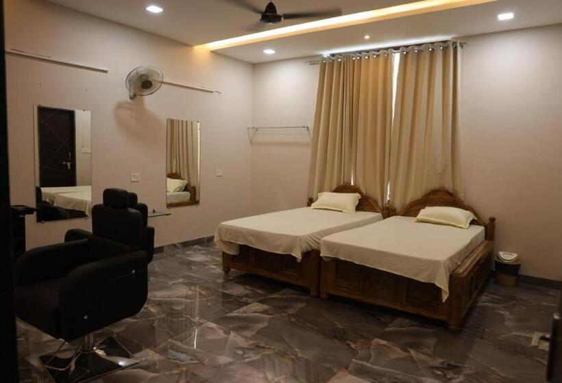 Navkar Palace Hotel & Resort, Sanawad