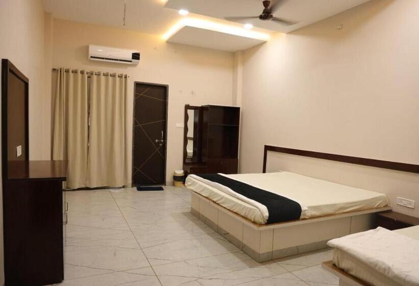 Navkar Palace Hotel & Resort, Sanawad