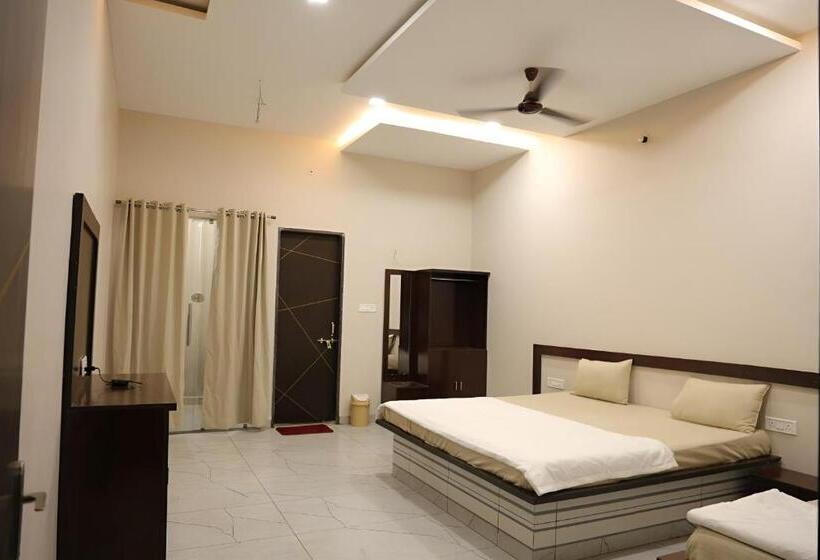 Navkar Palace Hotel & Resort, Sanawad