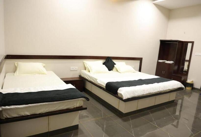 Navkar Palace Hotel & Resort, Sanawad