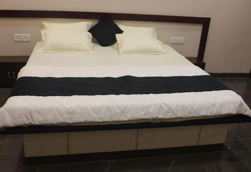 Navkar Palace Hotel & Resort, Sanawad