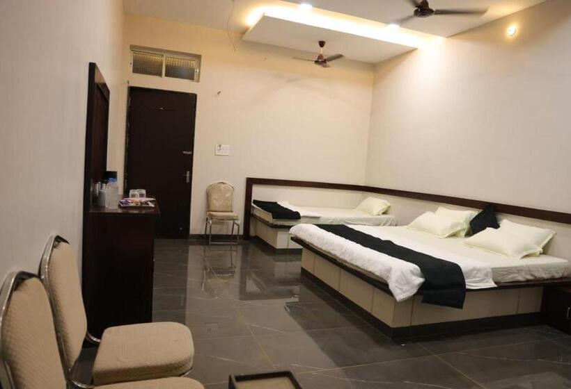 Navkar Palace Hotel & Resort, Sanawad