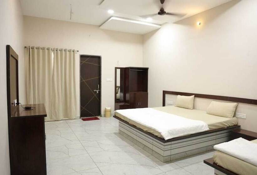 Navkar Palace Hotel & Resort, Sanawad