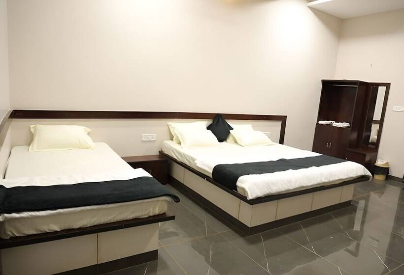 Navkar Palace Hotel & Resort, Sanawad