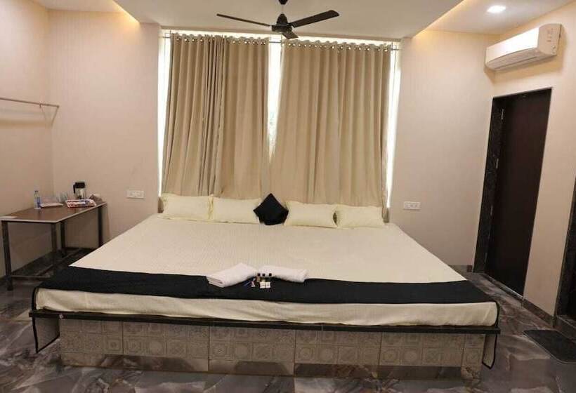 Navkar Palace Hotel & Resort, Sanawad