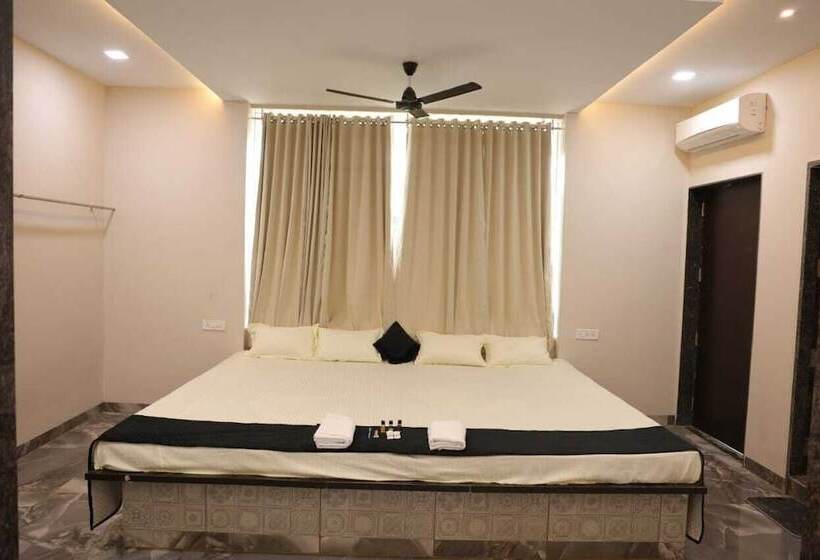 Navkar Palace Hotel & Resort, Sanawad