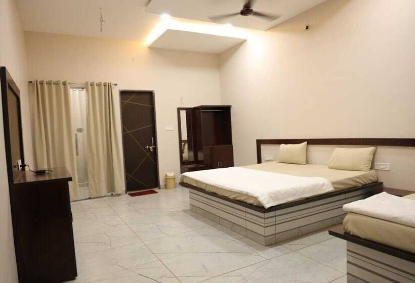 Navkar Palace Hotel & Resort, Sanawad