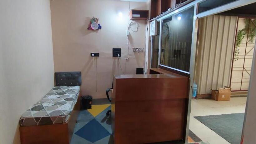 פנסיון Flamingo Inn