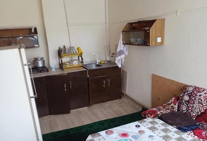 پانسیون Guest House Rovshen