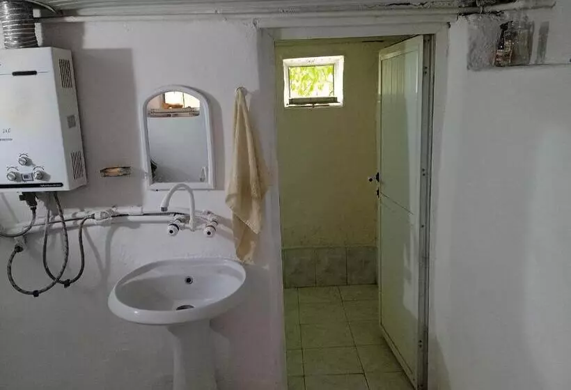 پانسیون Guest House Rovshen