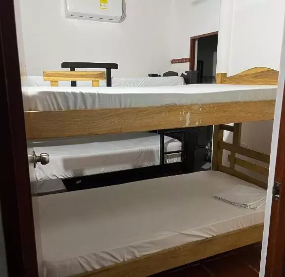 ペンション Juva Hostel   Coveñas