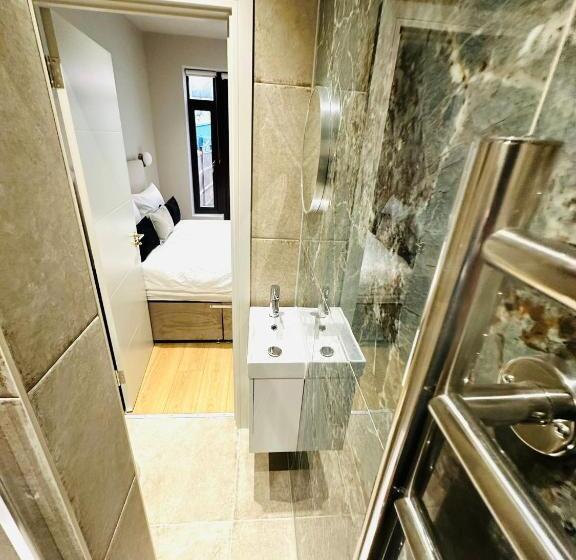 פנסיון Lovely En Suite, Top Location In London