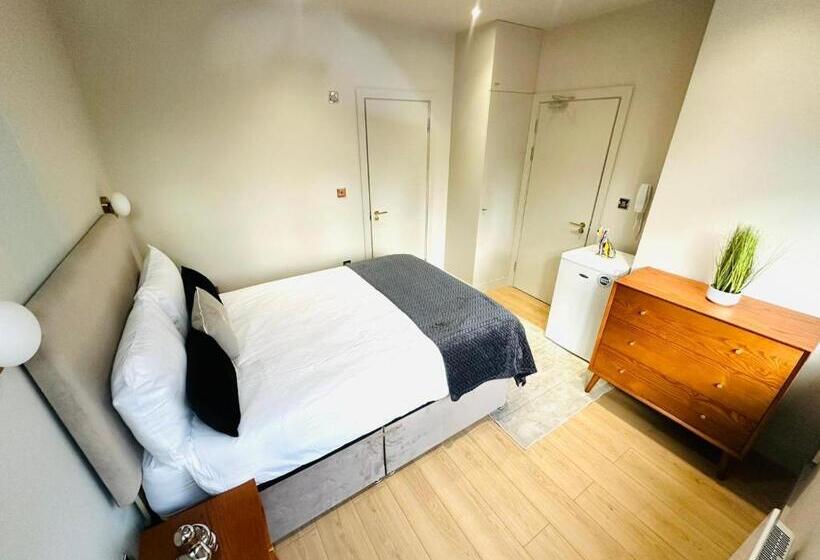 פנסיון Lovely En Suite, Top Location In London