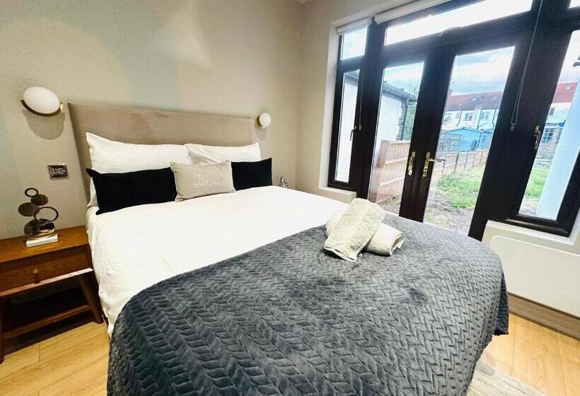 פנסיון Lovely En Suite, Top Location In London