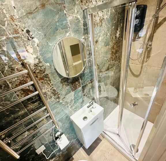 פנסיון Lovely En Suite, Top Location In London