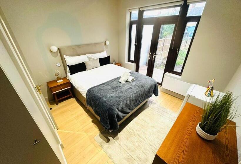 פנסיון Lovely En Suite, Top Location In London