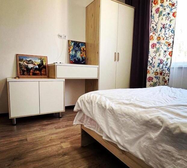 پانسیون Nomad Guest House