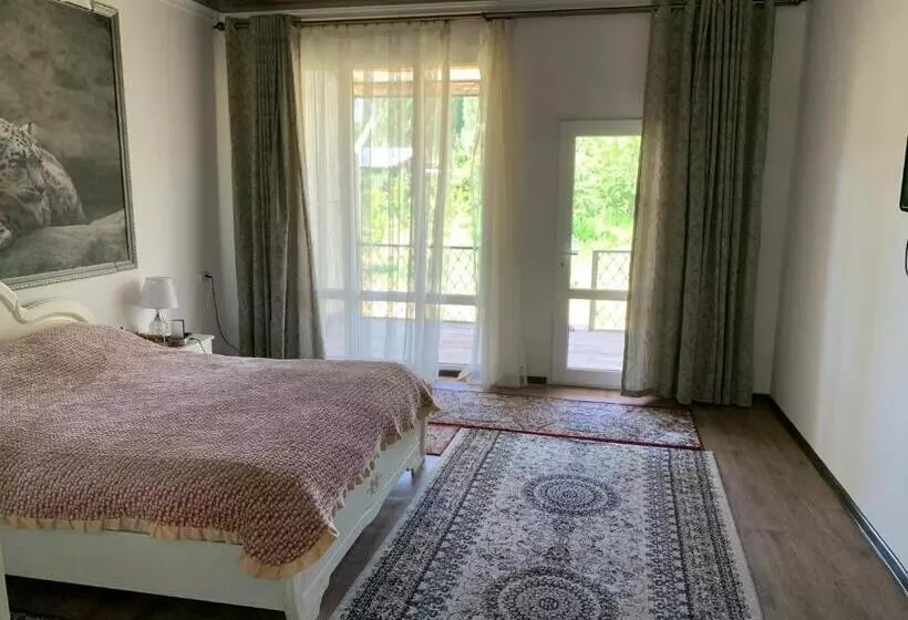 پانسیون Nomad  Guest House