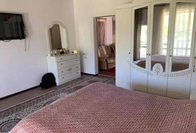 پانسیون Nomad  Guest House