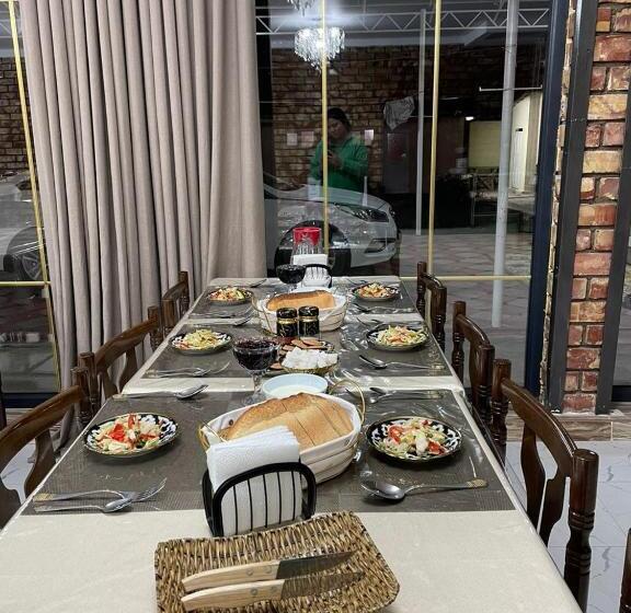 پانسیون Nomad Guest House